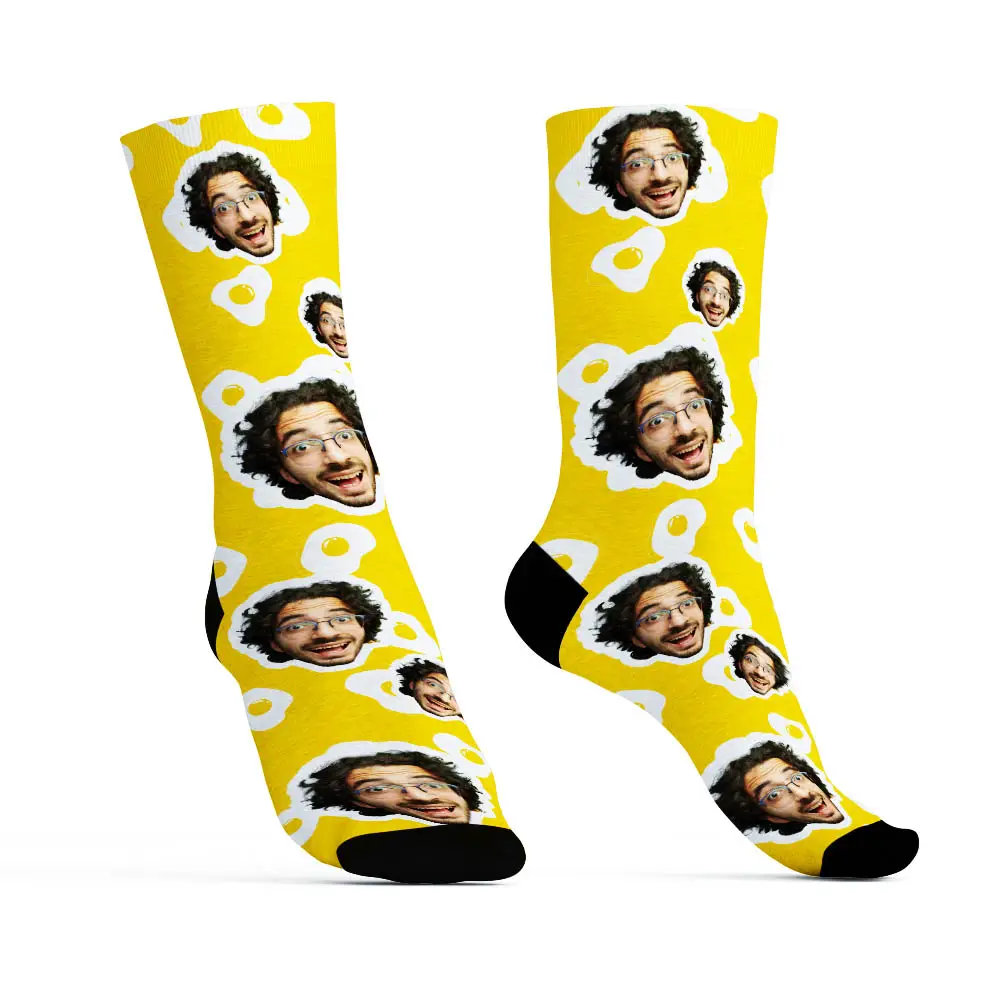 גרביים עם פרצופים ביצעת עין