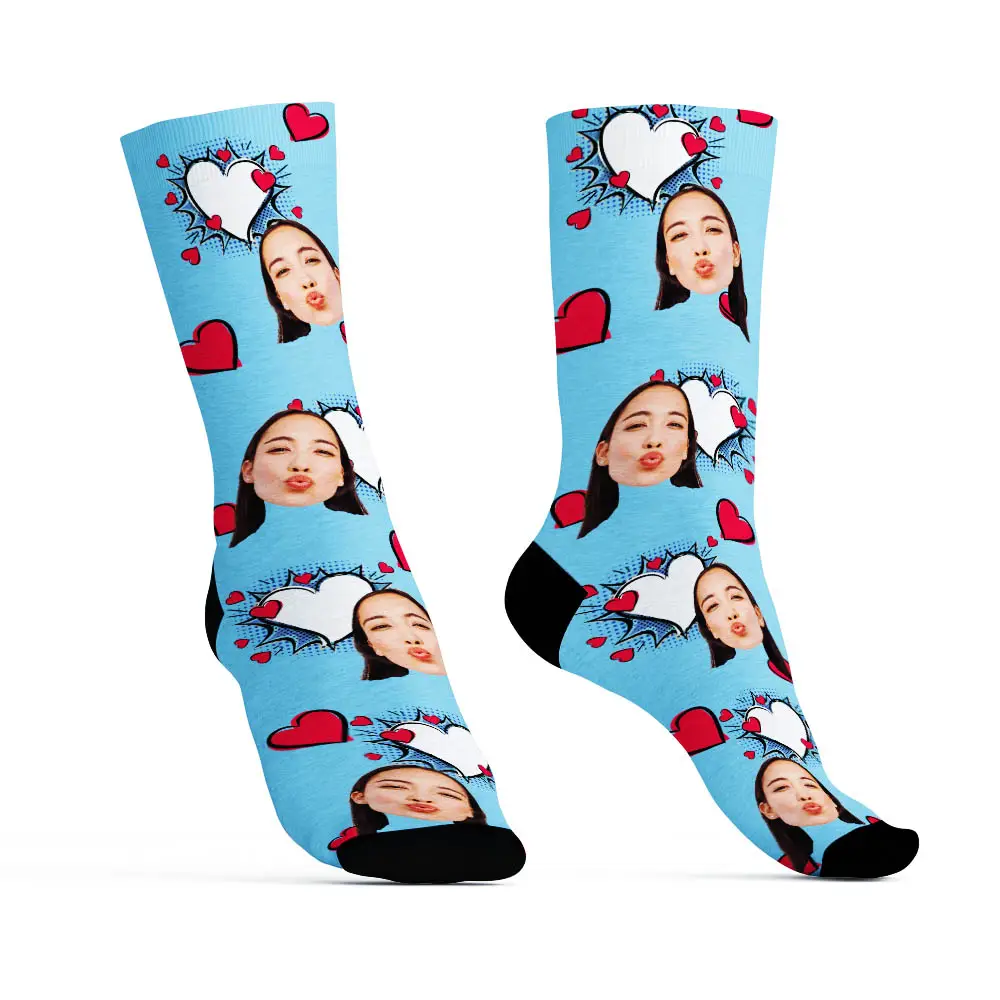 גרביים עם פרצופים לבבות רקע כחול